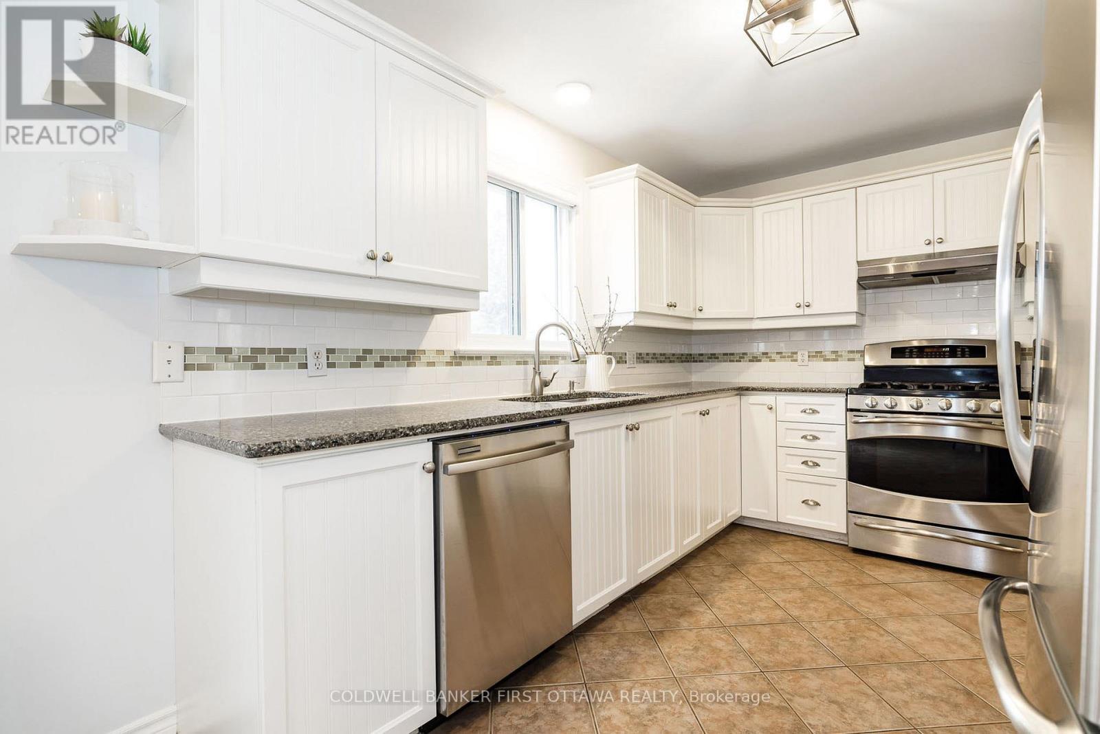 38 Hobin Street, Ottawa, Ontario  K2S 1G8 - Photo 15 - X12952704