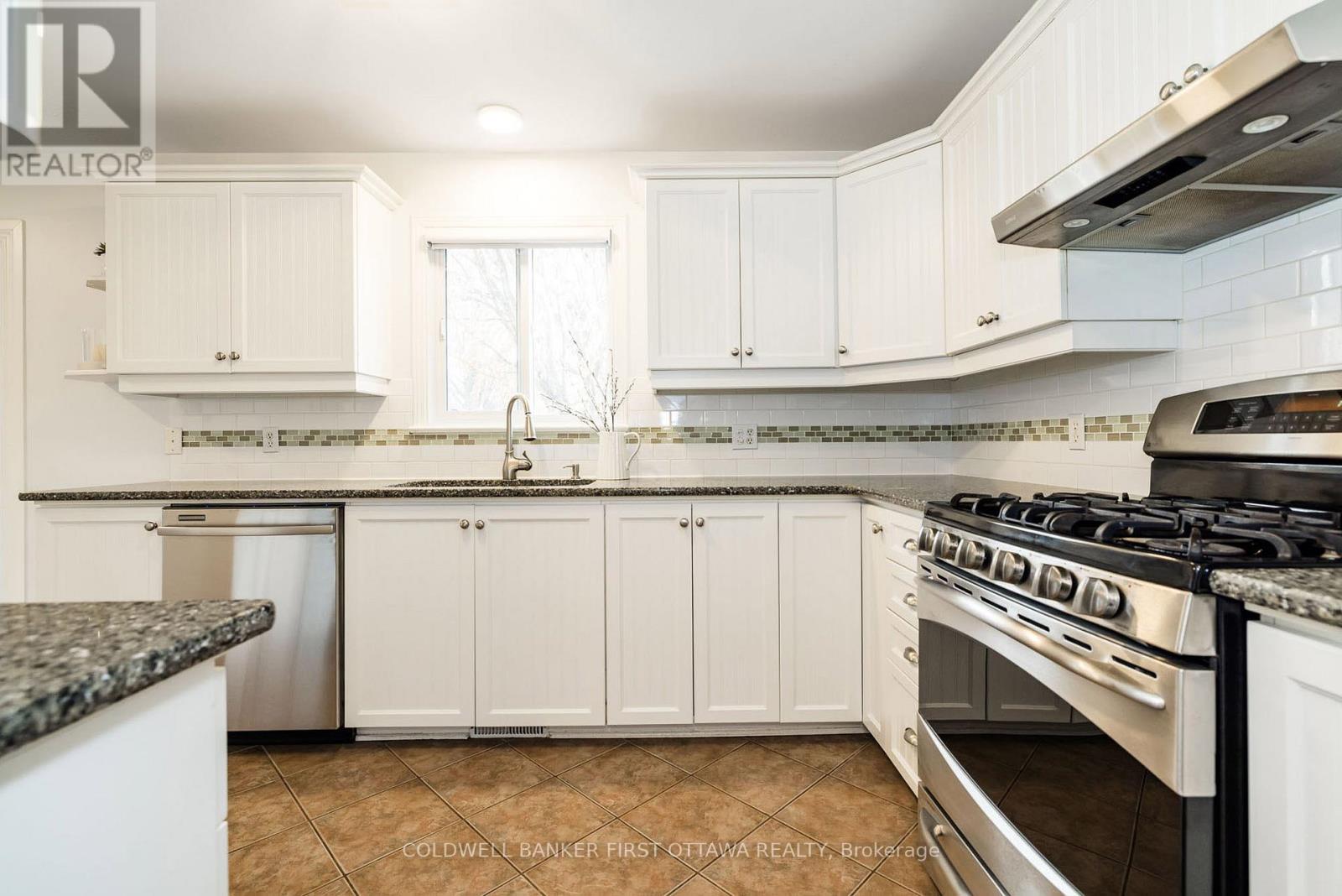 38 Hobin Street, Ottawa, Ontario  K2S 1G8 - Photo 16 - X12952704