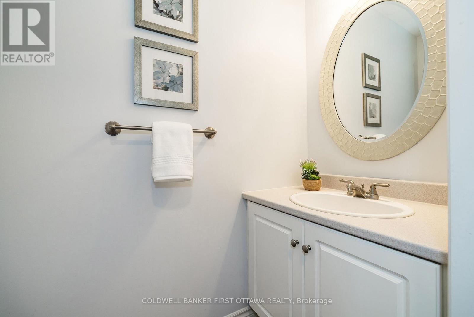 38 Hobin Street, Ottawa, Ontario  K2S 1G8 - Photo 18 - X12952704