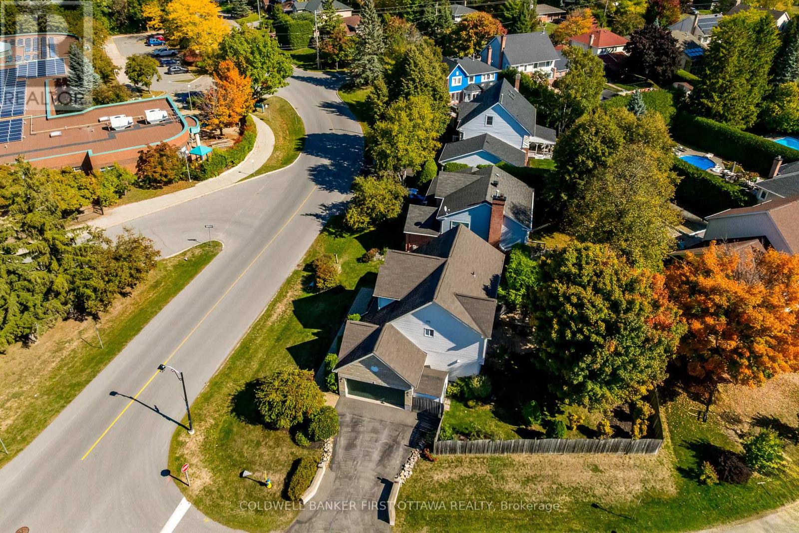 38 Hobin Street, Ottawa, Ontario  K2S 1G8 - Photo 3 - X12952704