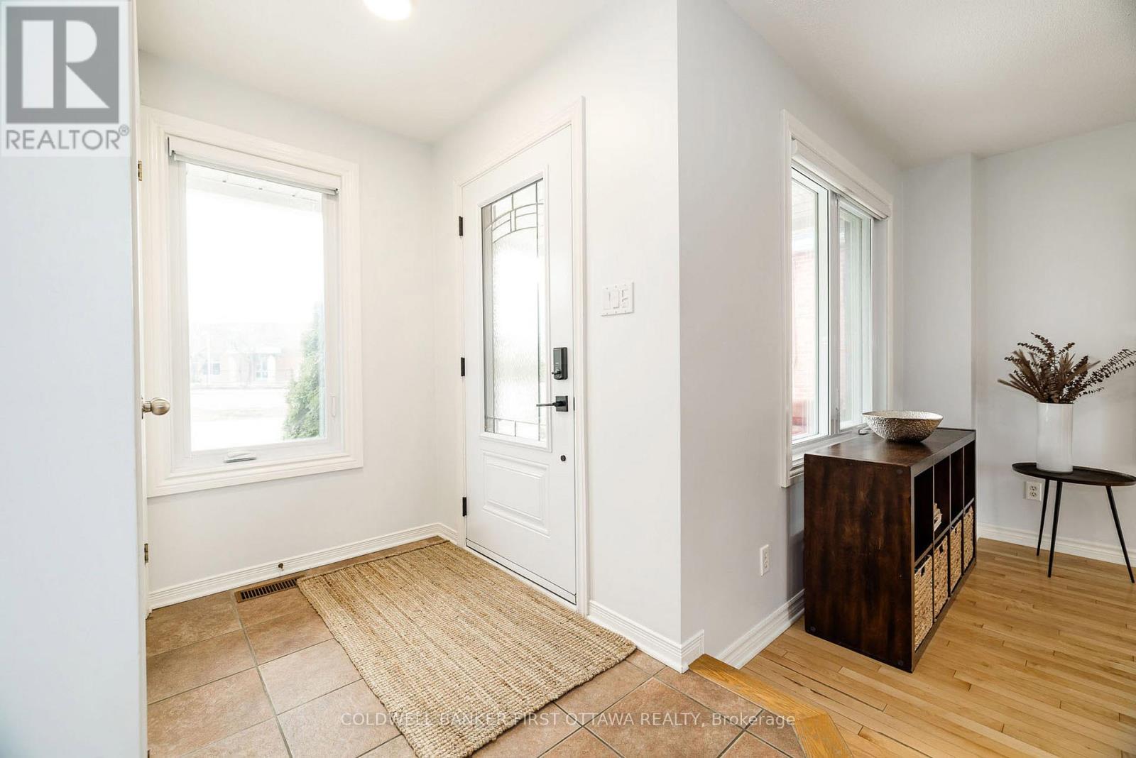 38 Hobin Street, Ottawa, Ontario  K2S 1G8 - Photo 5 - X12952704