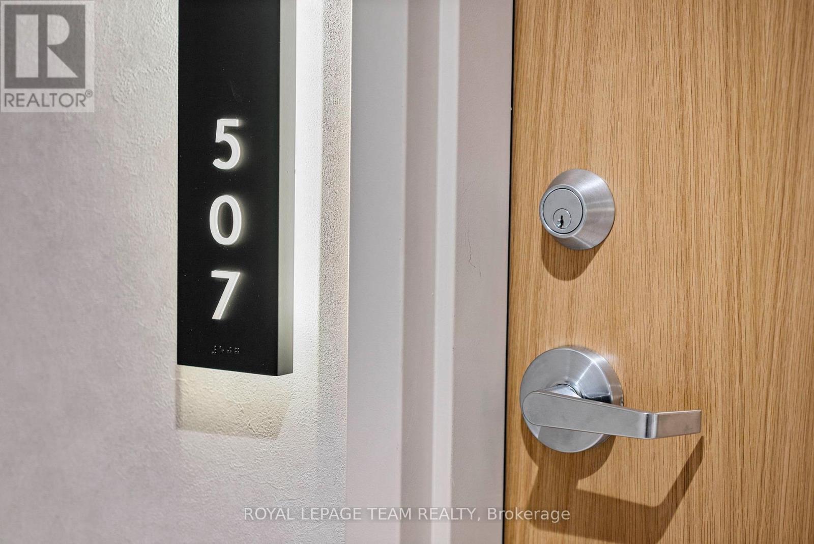 507 - 398 Roosevelt Avenue, Ottawa, Ontario  K2A 1Z3 - Photo 2 - X12952726