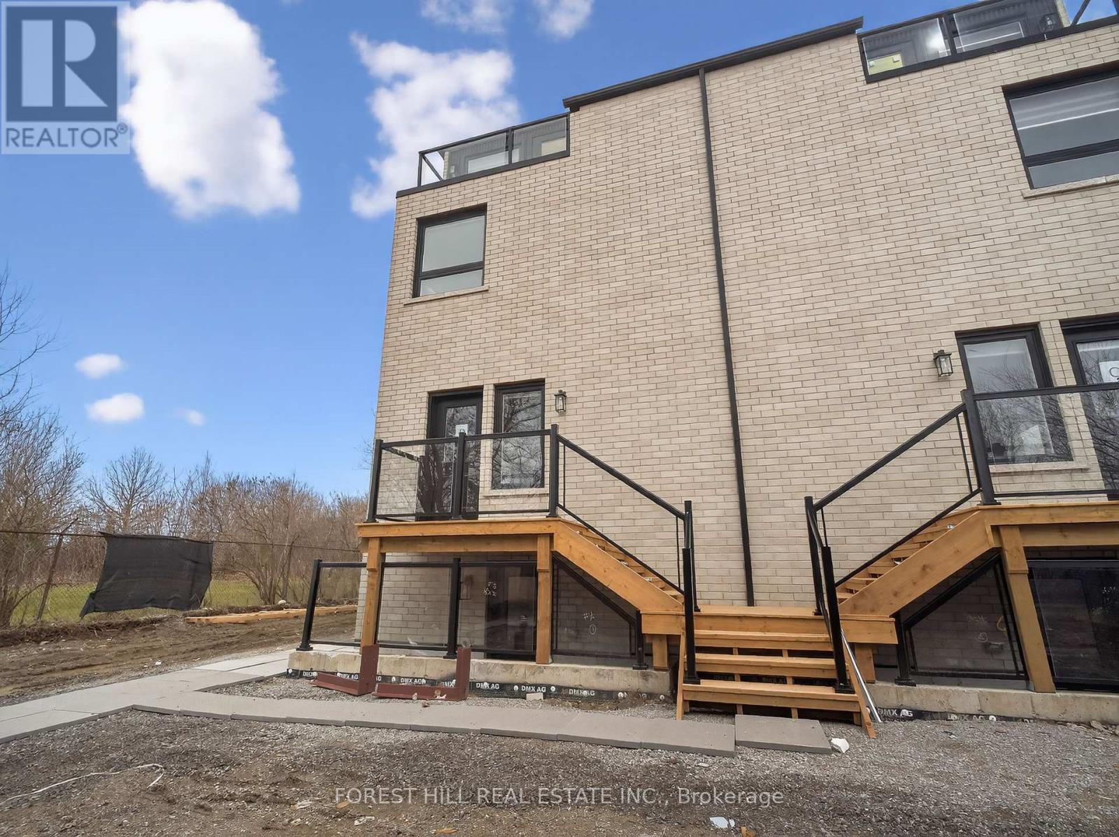D - 5 Hopperton Drive, Toronto, Ontario  M2L 2S5 - Photo 2 - C12932324
