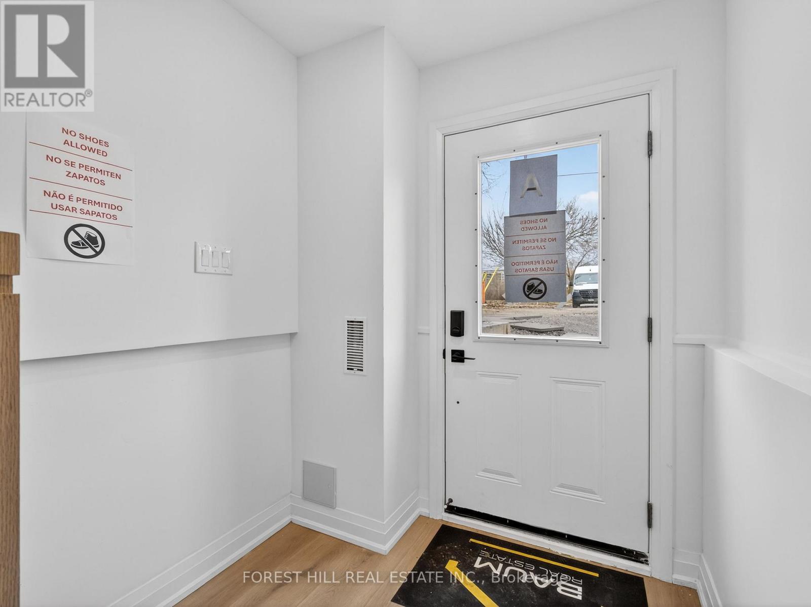 A - 5 Hopperton Drive, Toronto, Ontario  M2L 2S5 - Photo 2 - C12932402