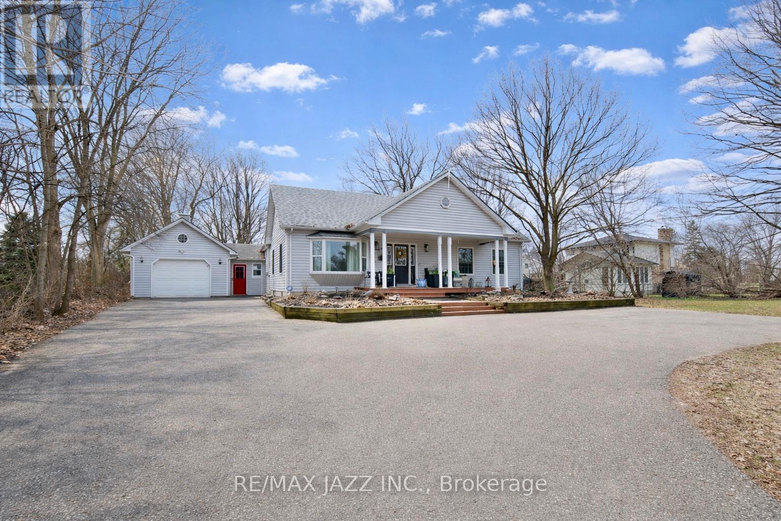 1086 SOMERVILLE STREET, Oshawa, Ontario