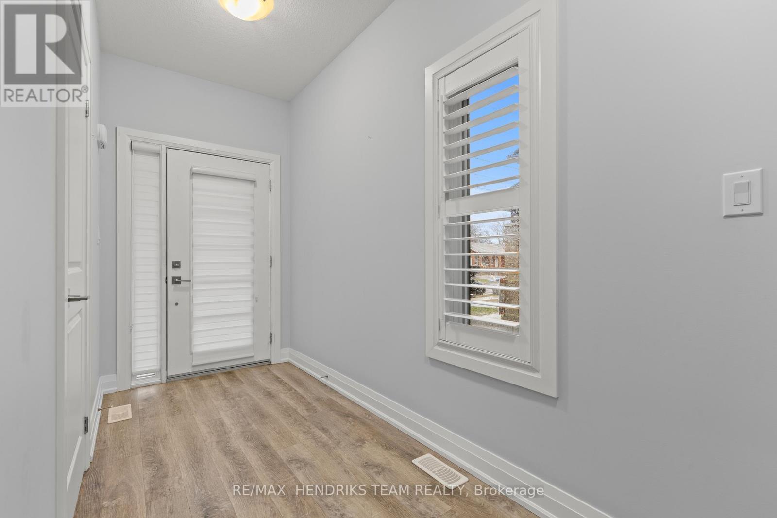 6649 Cropp Street, Niagara Falls, Ontario  L2E 0B7 - Photo 3 - X12952562