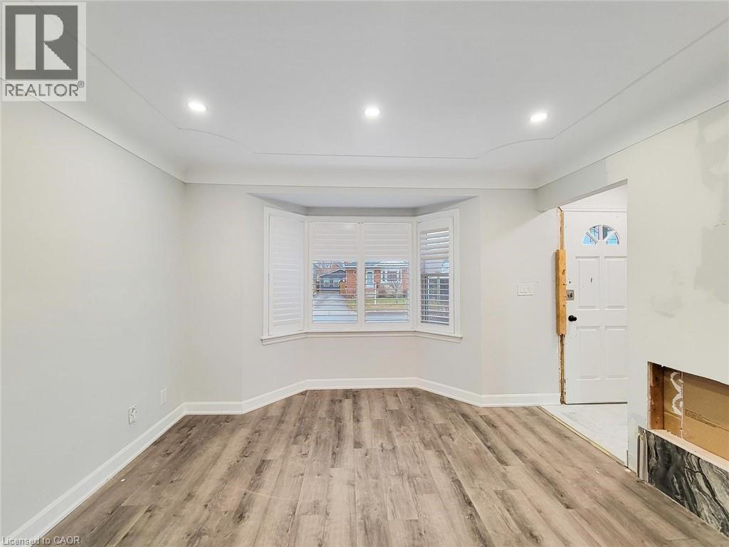 208 East 32nd Street, Hamilton, Ontario  L8V 3S4 - Photo 10 - 40817390