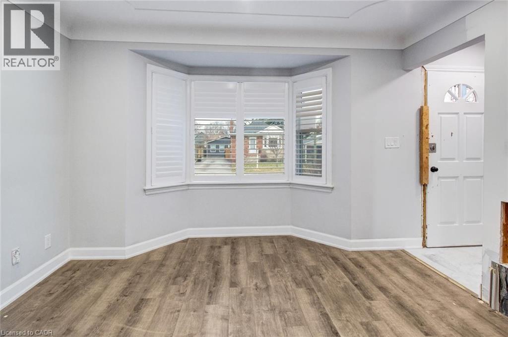 208 East 32nd Street, Hamilton, Ontario  L8V 3S4 - Photo 9 - 40817390