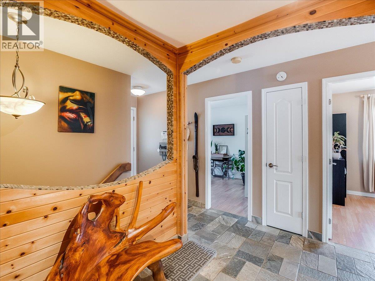 1448 Emerald Crescent, Castlegar, British Columbia  V1N 4W2 - Photo 10 - 10381820