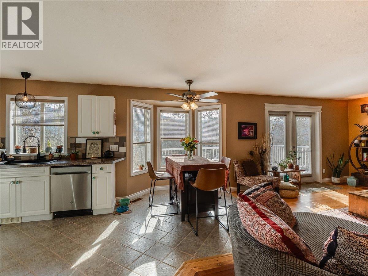 1448 Emerald Crescent, Castlegar, British Columbia  V1N 4W2 - Photo 15 - 10381820