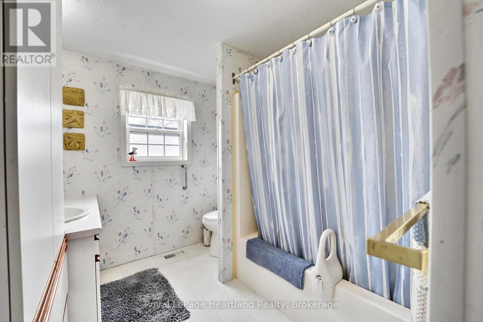 21 Algonquin Lane, Ashfield-Colborne-Wawanosh, Ontario  N7A 3Y2 - Photo 14 - X12952430