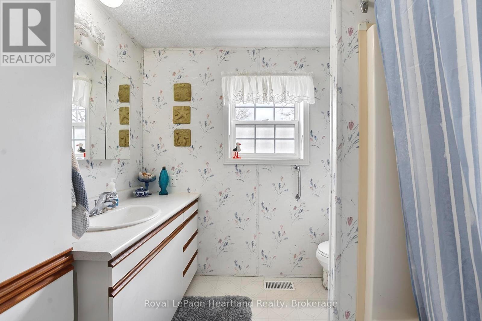 21 Algonquin Lane, Ashfield-Colborne-Wawanosh, Ontario  N7A 3Y2 - Photo 15 - X12952430