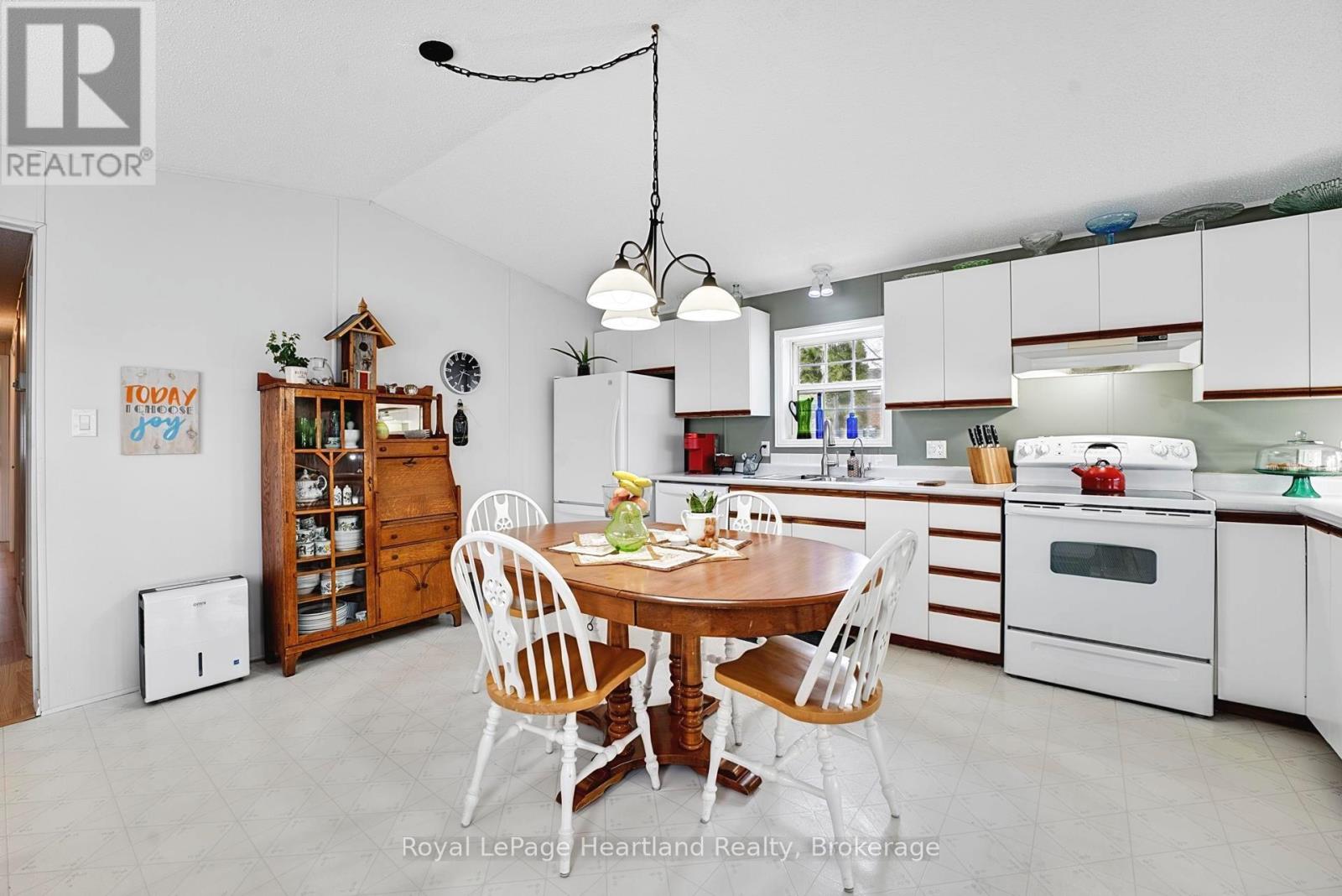 21 Algonquin Lane, Ashfield-Colborne-Wawanosh, Ontario  N7A 3Y2 - Photo 4 - X12952430