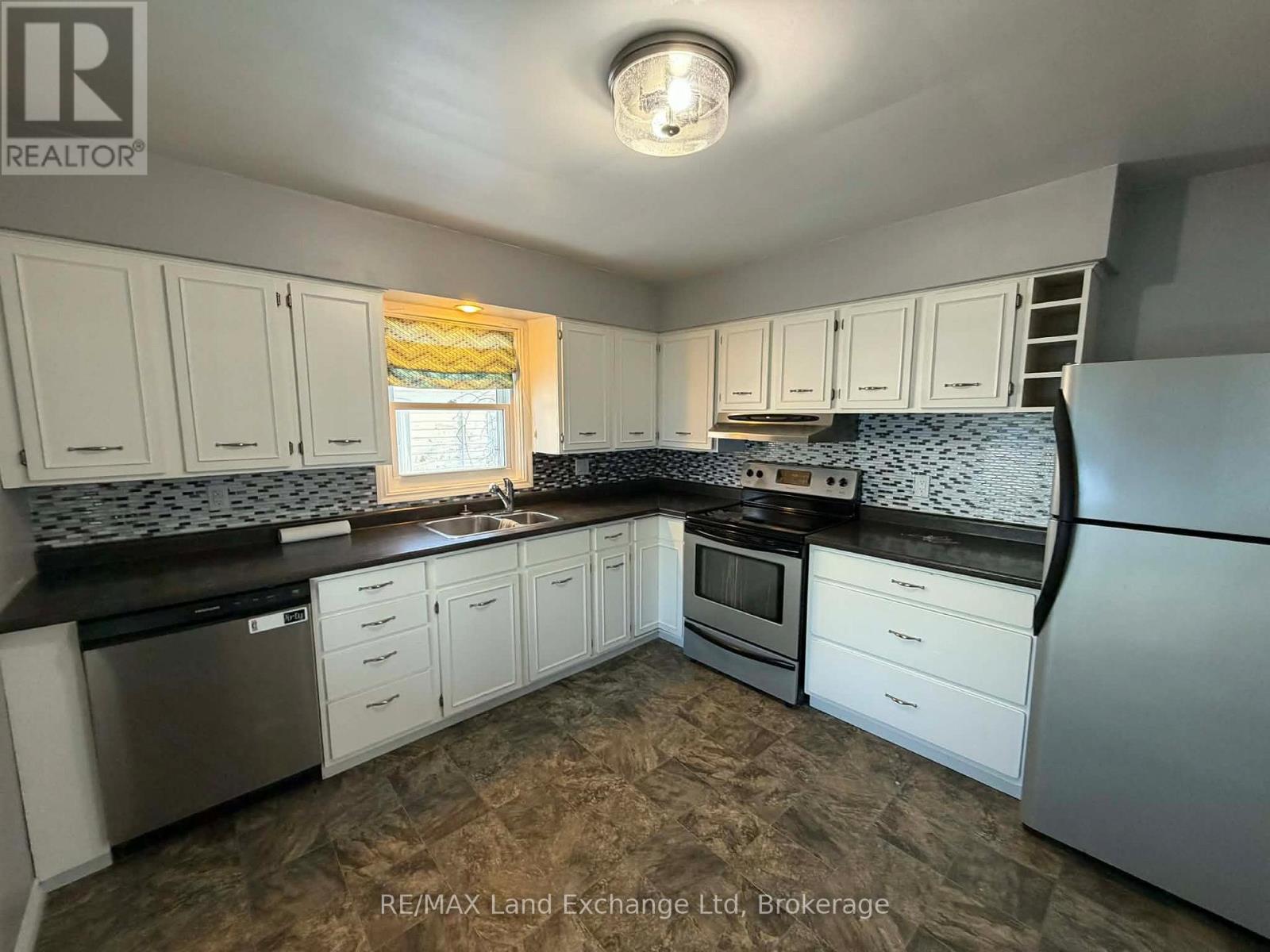 349 Shuter Street, North Huron, Ontario  N0G 2W0 - Photo 11 - X12952582