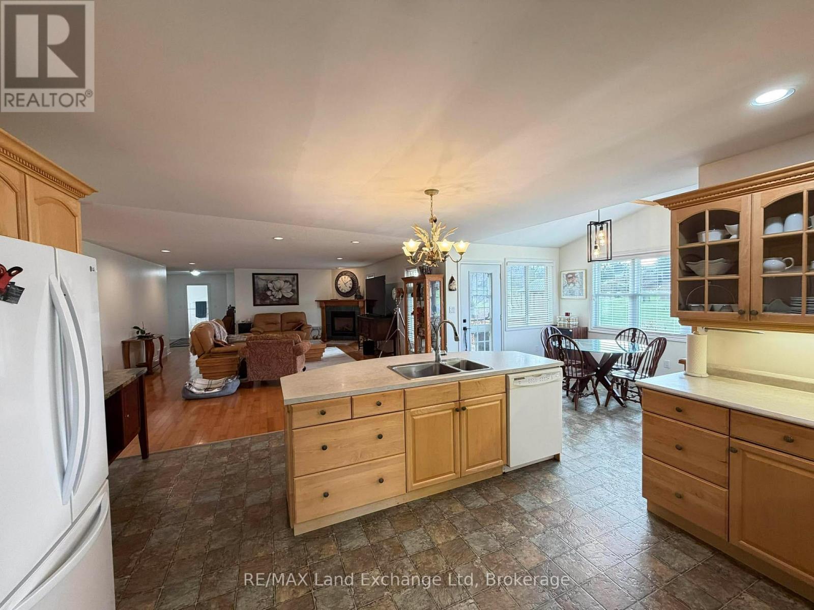 122 James Street, Arran-Elderslie, Ontario  N0G 2N0 - Photo 12 - X12952644