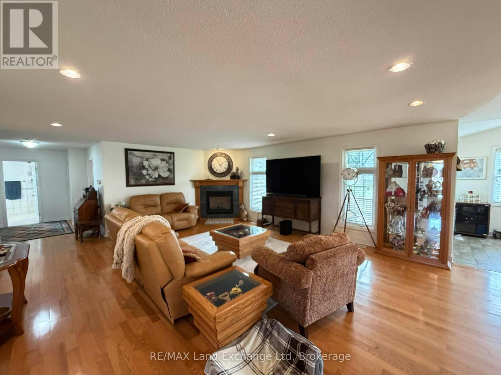 122 James Street, Arran-Elderslie, Ontario  N0G 2N0 - Photo 6 - X12952644