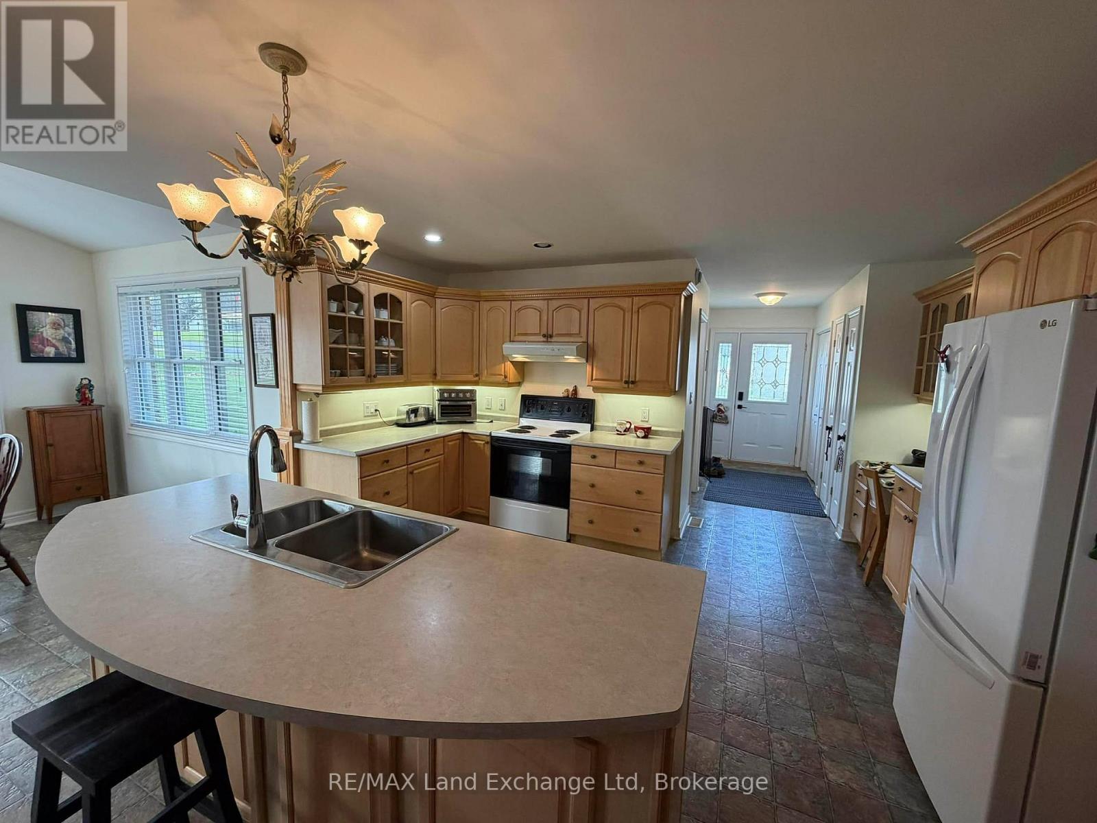 122 James Street, Arran-Elderslie, Ontario  N0G 2N0 - Photo 7 - X12952644