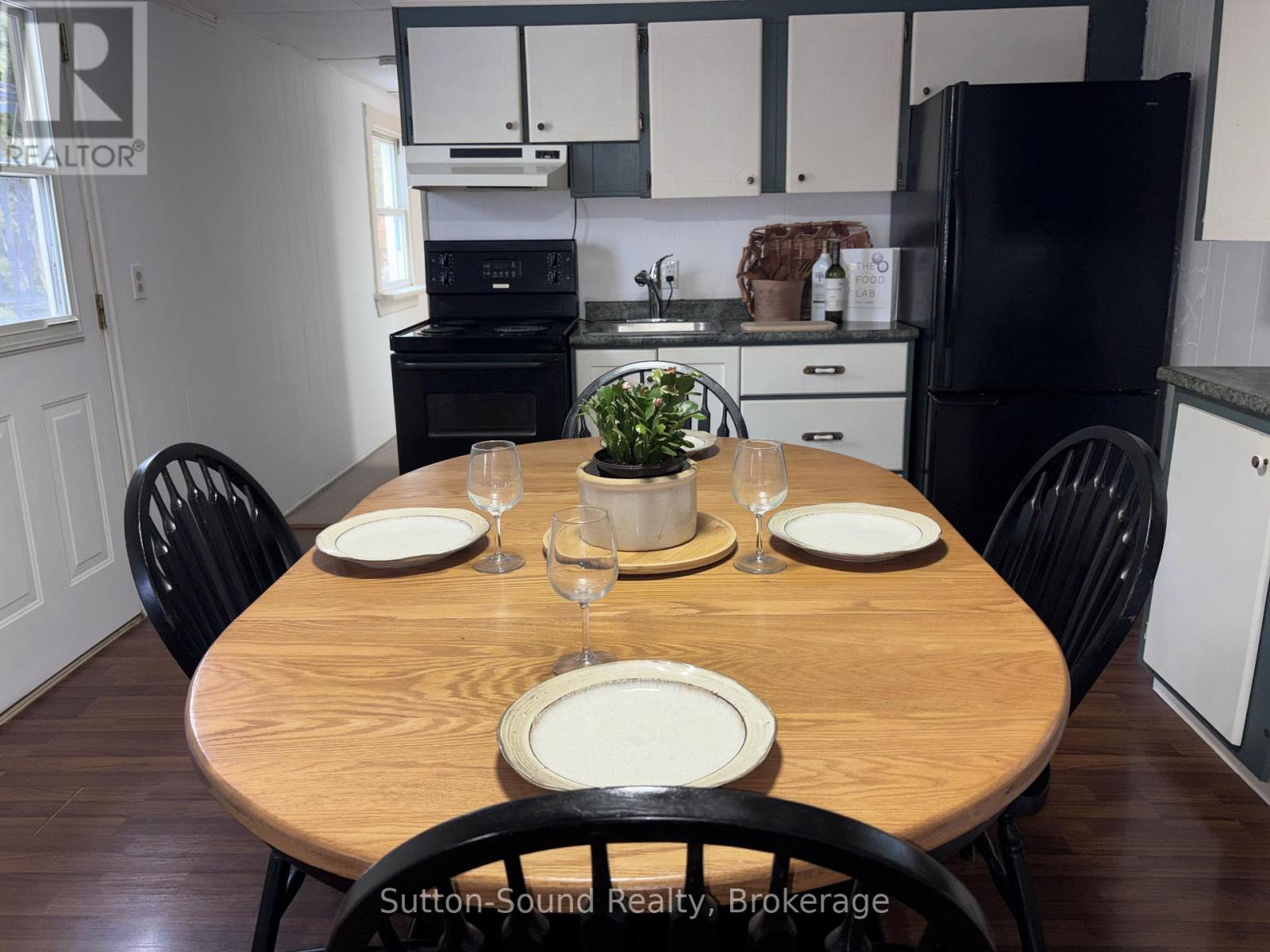 127 Harvey Street, Georgian Bluffs, Ontario  N0H 2N0 - Photo 10 - X12952672