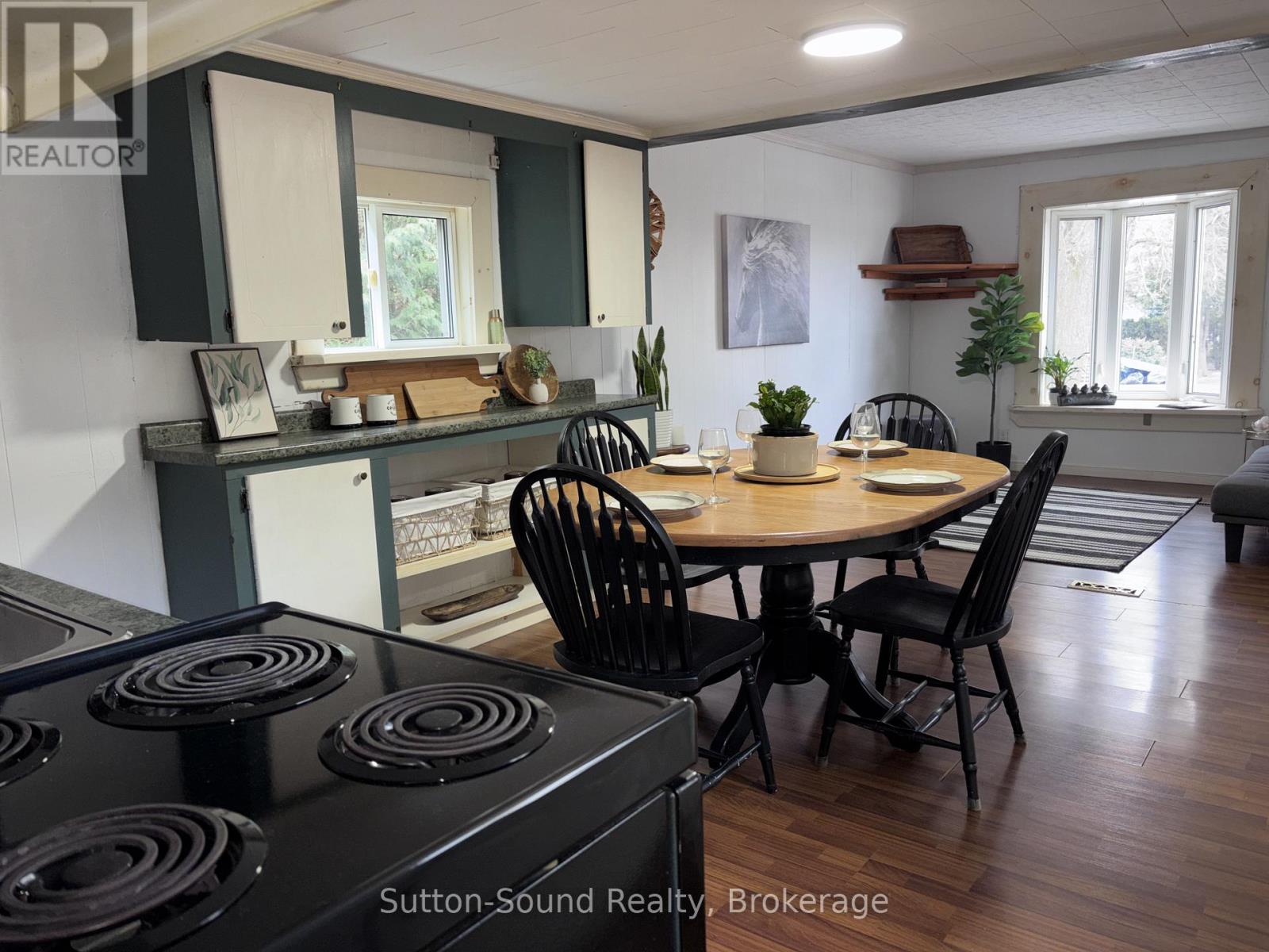 127 Harvey Street, Georgian Bluffs, Ontario  N0H 2N0 - Photo 12 - X12952672