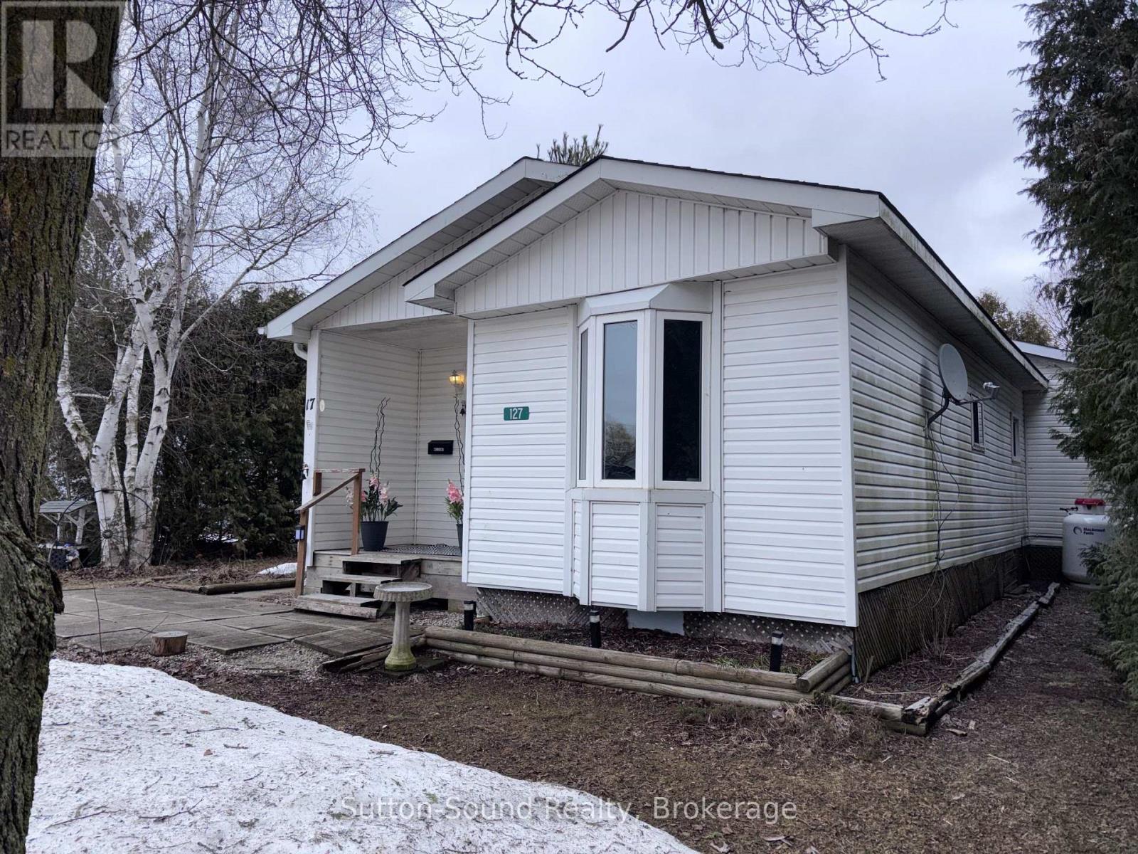 127 Harvey Street, Georgian Bluffs, Ontario  N0H 2N0 - Photo 2 - X12952672