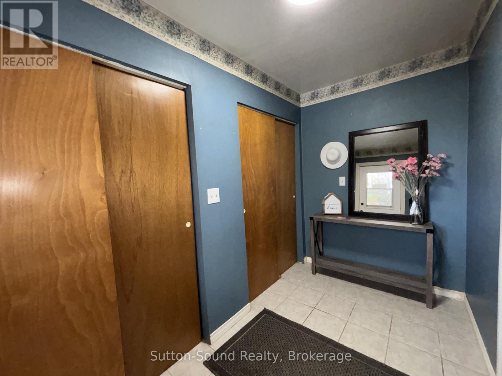 127 Harvey Street, Georgian Bluffs, Ontario  N0H 2N0 - Photo 8 - X12952672