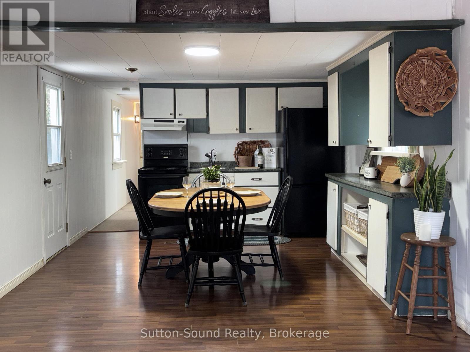 127 Harvey Street, Georgian Bluffs, Ontario  N0H 2N0 - Photo 9 - X12952672