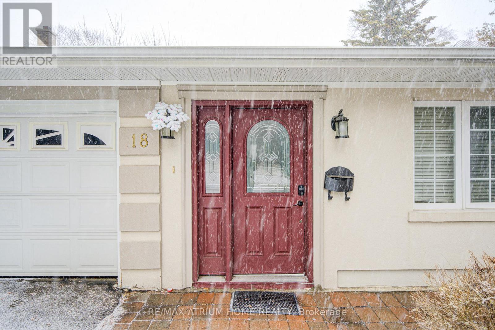 18 Doverwood Court, Toronto, Ontario  M2M 2G7 - Photo 2 - C12952560