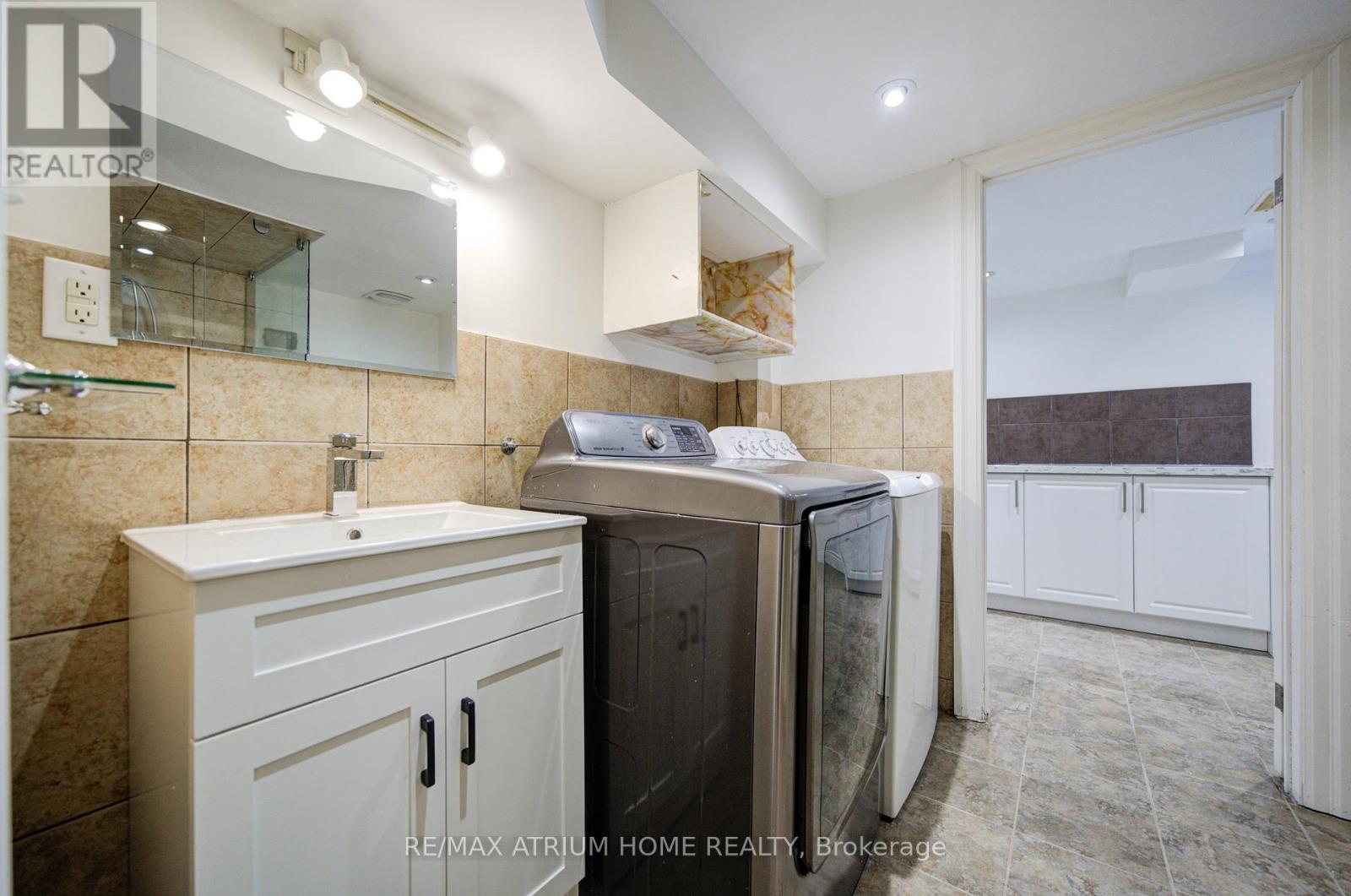 18 Doverwood Court, Toronto, Ontario  M2M 2G7 - Photo 38 - C12952560