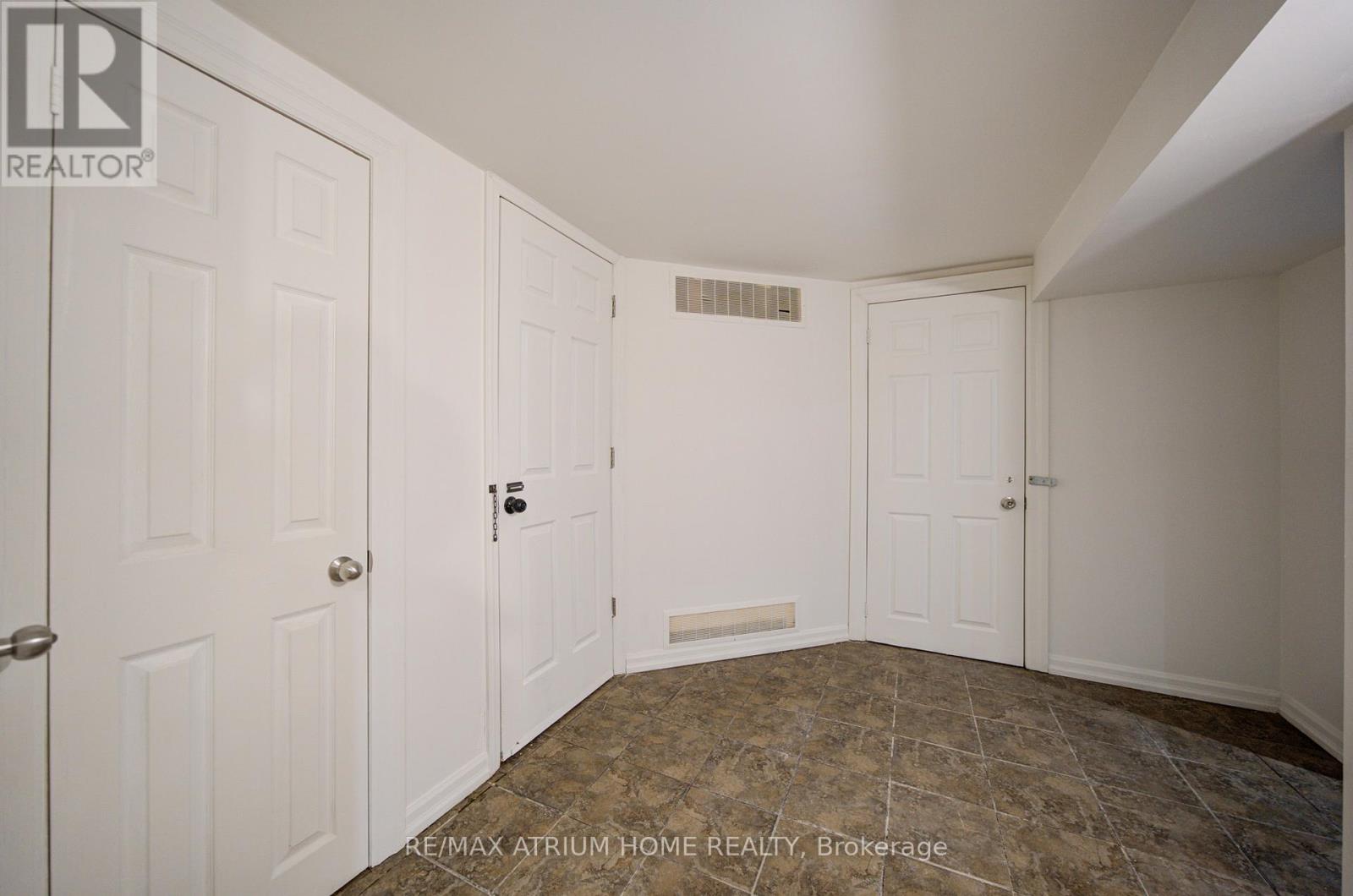 18 Doverwood Court, Toronto, Ontario  M2M 2G7 - Photo 39 - C12952560