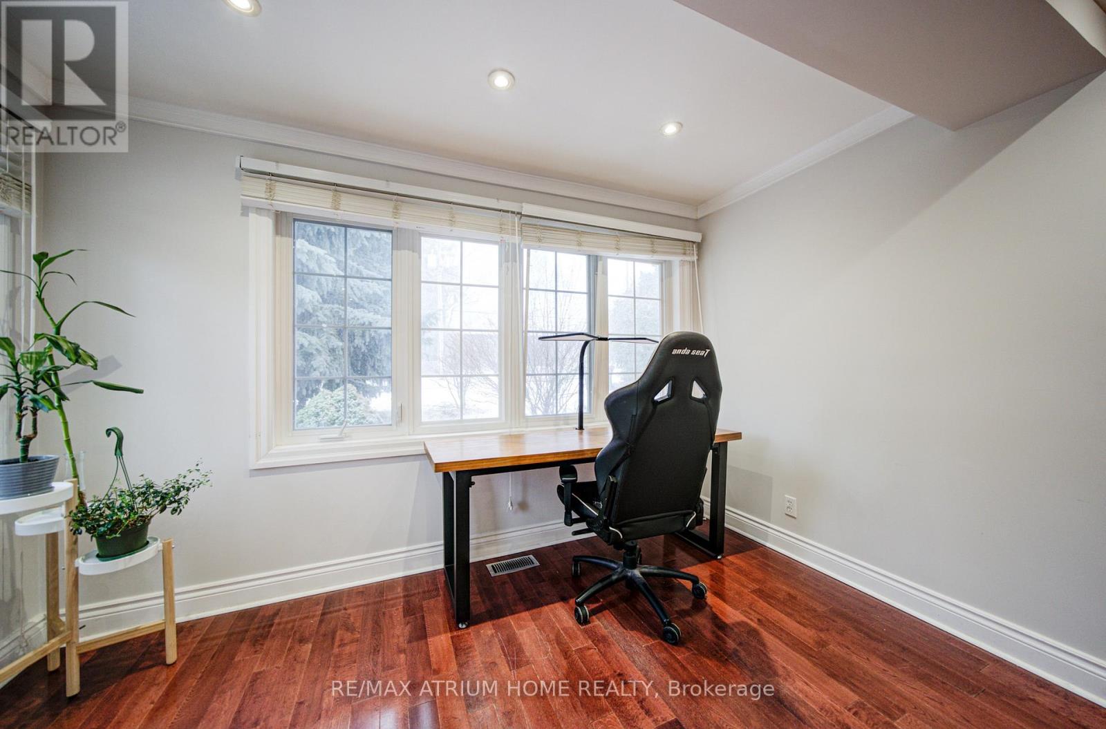 18 Doverwood Court, Toronto, Ontario  M2M 2G7 - Photo 8 - C12952560