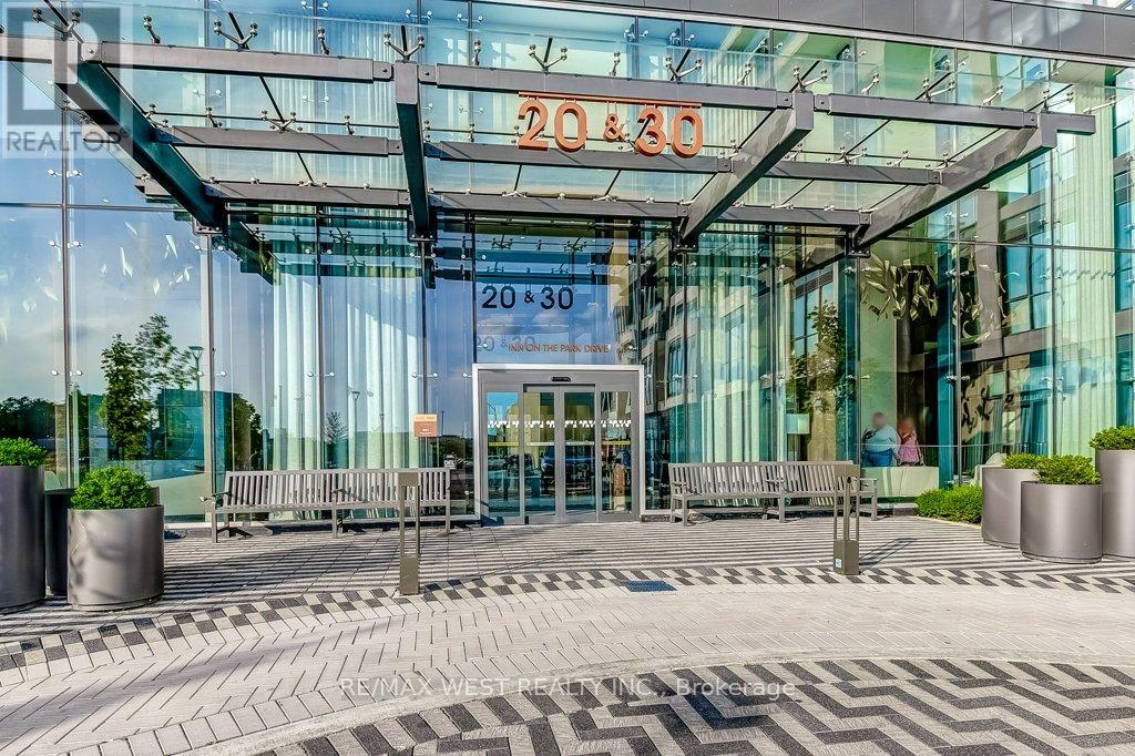 543 - 20 Inn On The Park Drive, Toronto, Ontario  M3C 0P8 - Photo 2 - C12952620