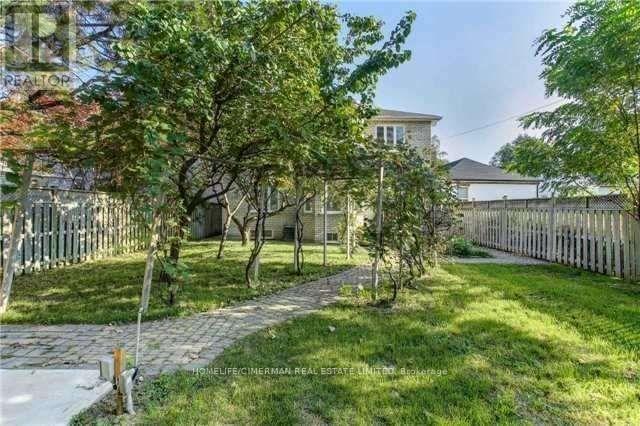 18 Newton Drive, Toronto, Ontario  M2M 2M7 - Photo 19 - C12952742