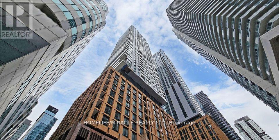 3915 - 8 Widmer Street, Toronto, Ontario  M5V 0W6 - Photo 2 - C12952754