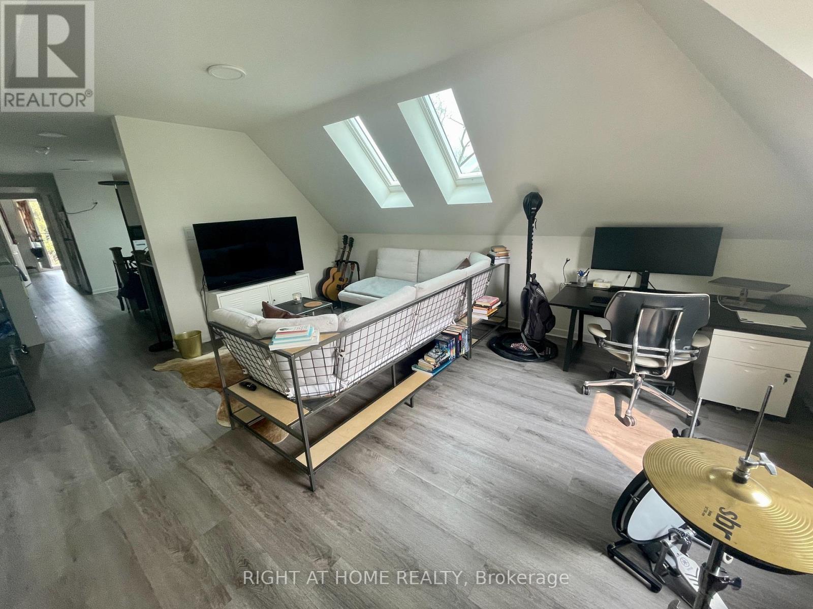 4 - 1258 Broadview Avenue, Toronto, Ontario  M4K 2T4 - Photo 4 - E12952474