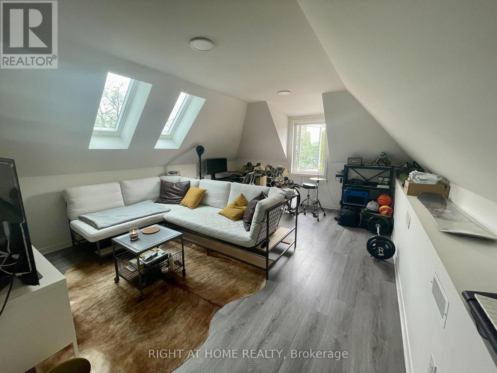 4 - 1258 Broadview Avenue, Toronto, Ontario  M4K 2T4 - Photo 5 - E12952474