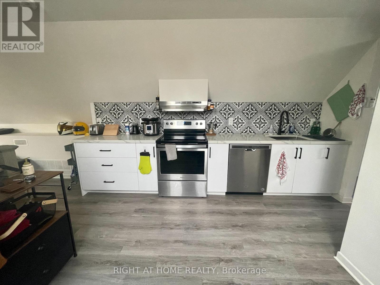 4 - 1258 Broadview Avenue, Toronto, Ontario  M4K 2T4 - Photo 8 - E12952474