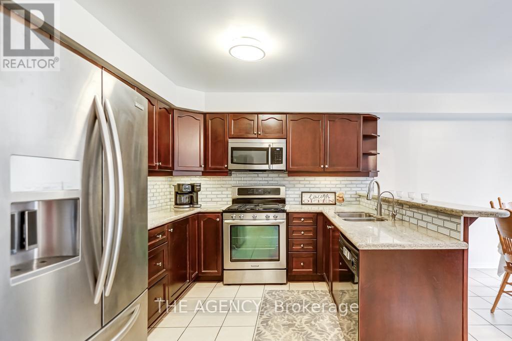 3241 Country Lane, Whitby, Ontario  L1P 1T5 - Photo 7 - E12952494