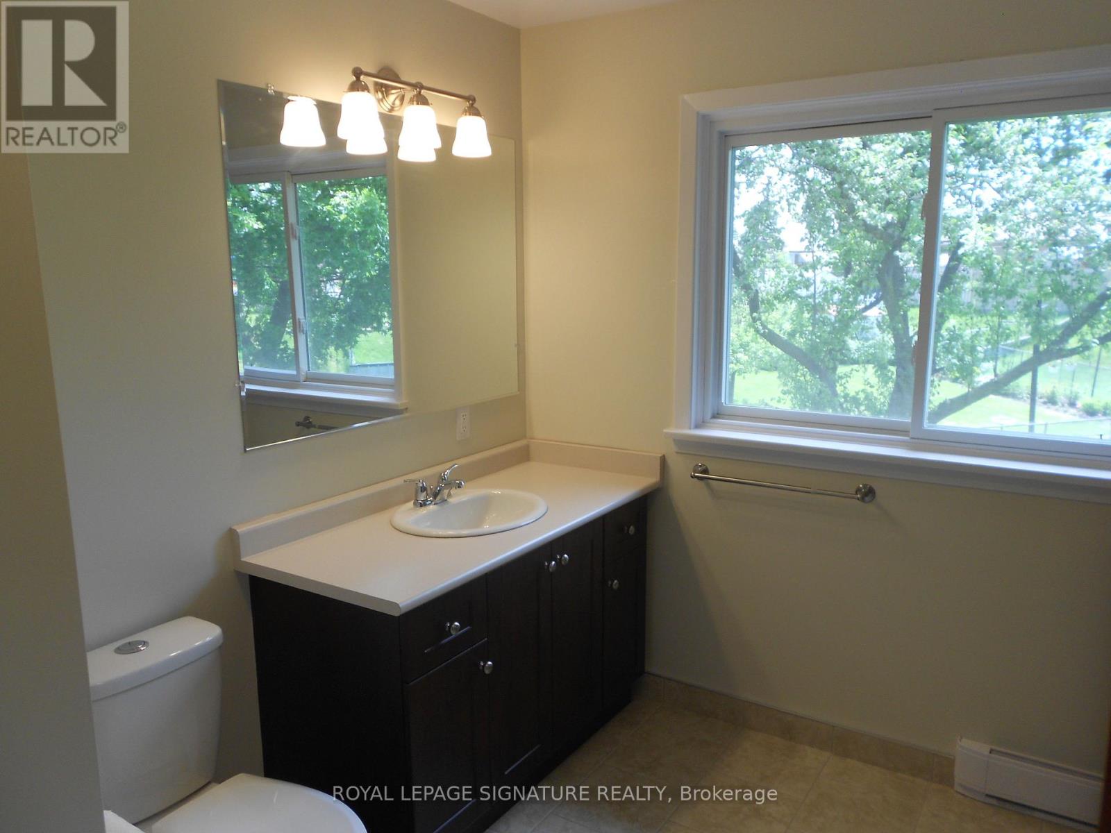 Back Upper Unit - 24 Kilpatrick Drive, Toronto, Ontario  M1R 2B6 - Photo 4 - E12952614