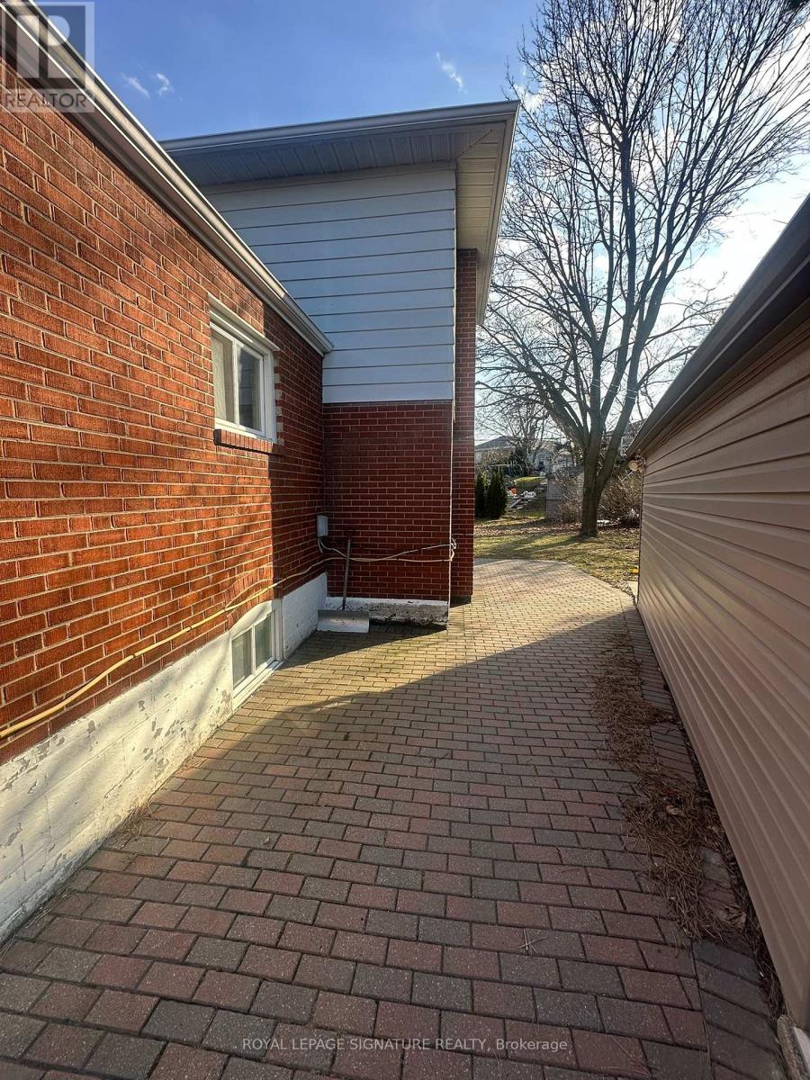 Back Upper Unit - 24 Kilpatrick Drive, Toronto, Ontario  M1R 2B6 - Photo 7 - E12952614
