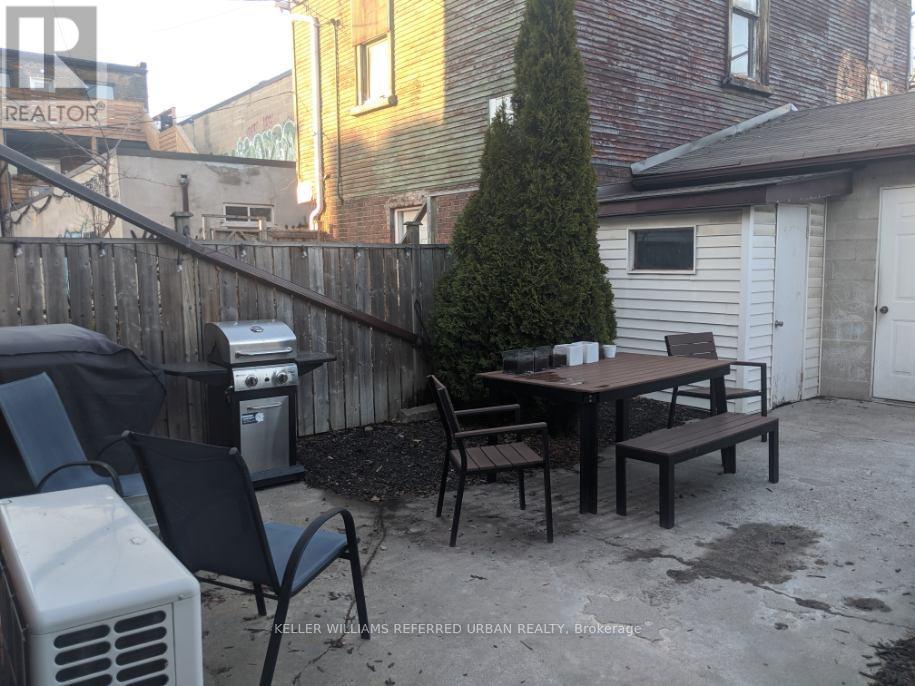 Upper - 429 Ossington Avenue, Toronto, Ontario  M6J 3A6 - Photo 8 - C12951500