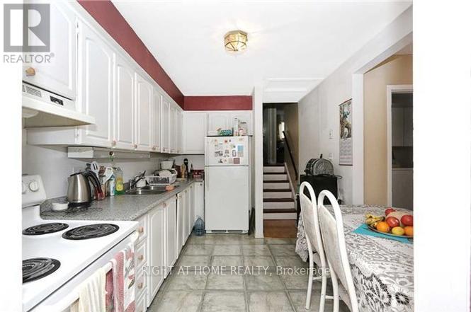 402 Chandos Court, Oshawa, Ontario  L1J 6R1 - Photo 2 - E12952710