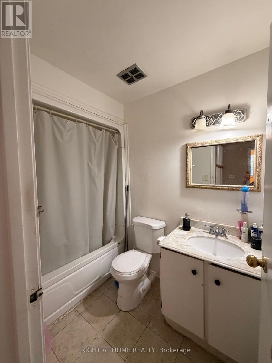 402 Chandos Court, Oshawa, Ontario  L1J 6R1 - Photo 7 - E12952710