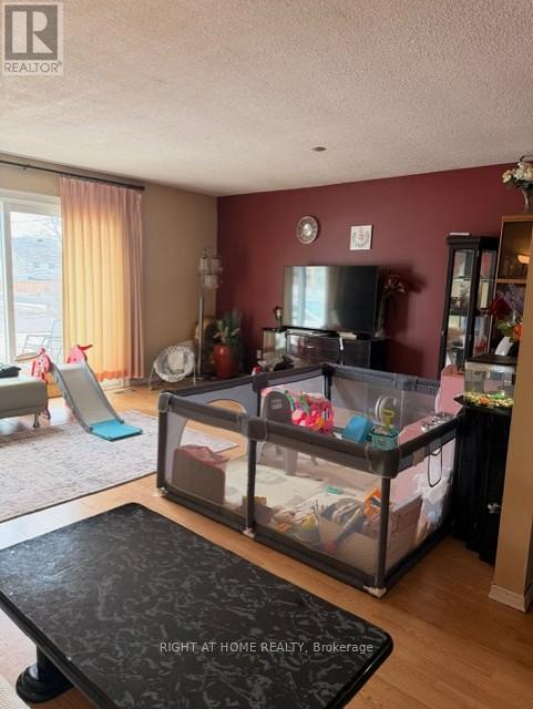 402 Chandos Court, Oshawa, Ontario  L1J 6R1 - Photo 9 - E12952710