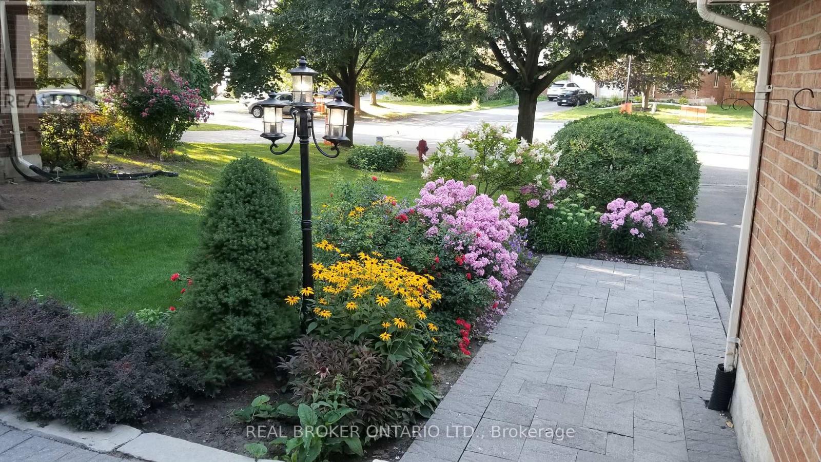 89 Marsden Court, Newmarket, Ontario  L3Y 7P6 - Photo 48 - N12951800