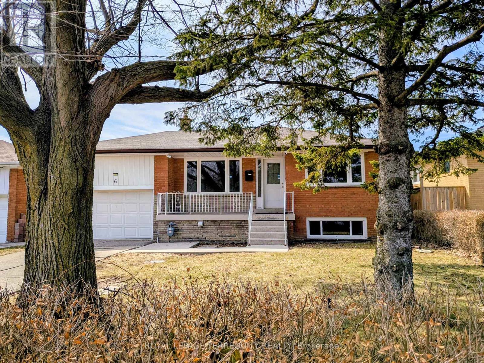 6 Peacham Crescent, Toronto, Ontario M3M 1S1 - Photo 2 - W12787574