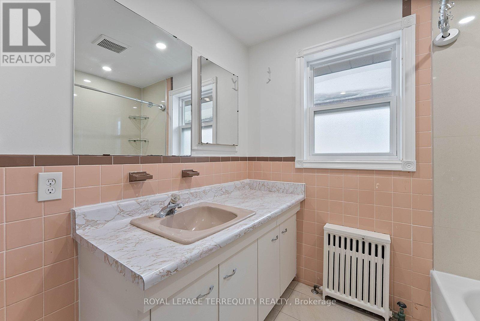 6 Peacham Crescent, Toronto, Ontario M3M 1S1 - Photo 24 - W12787574