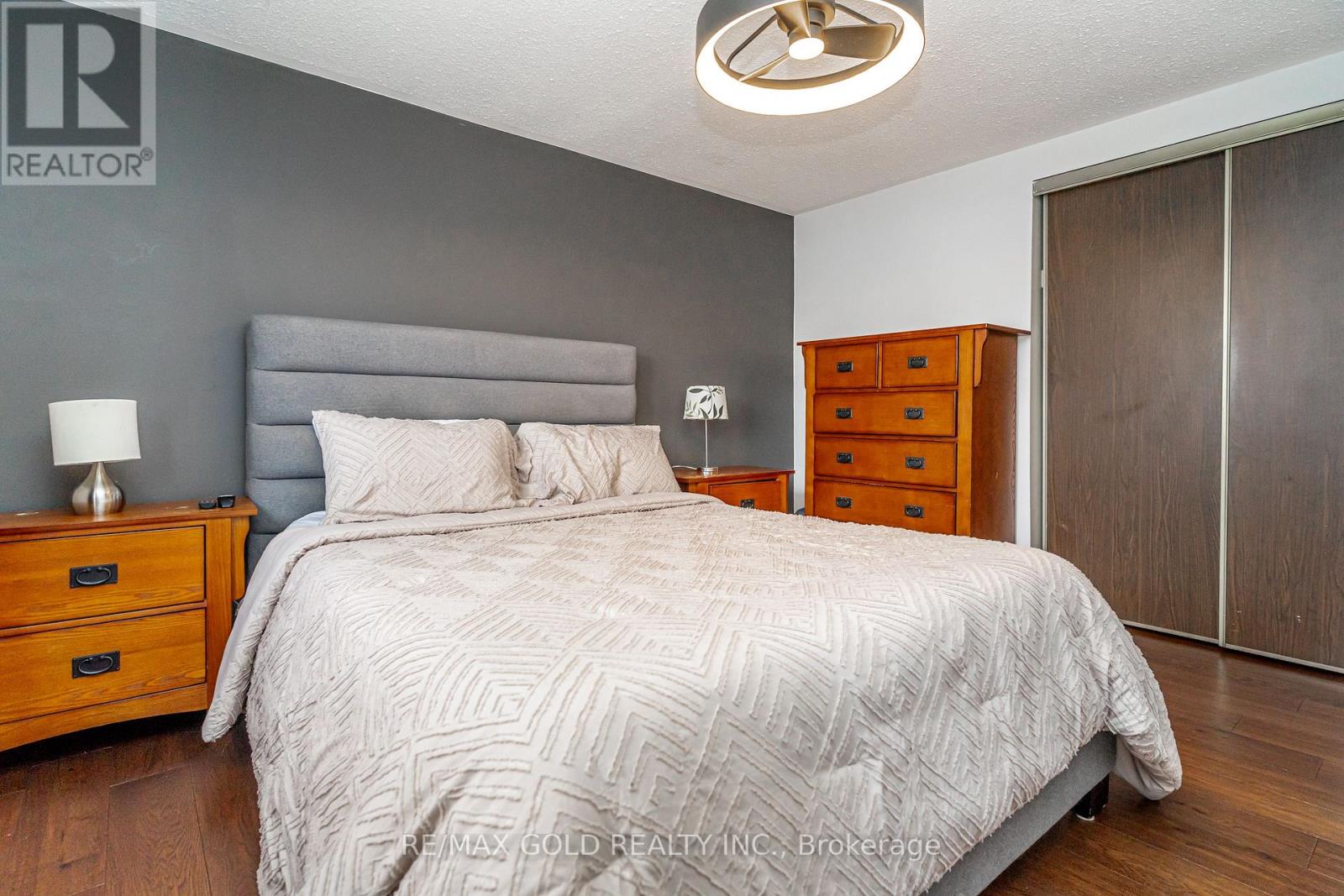 7632 Netherwood Road, Mississauga, Ontario  L4T 2P1 - Photo 24 - W12951430