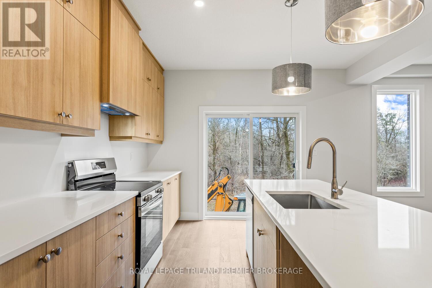 2698 Bobolink Lane, London South, Ontario  N6M 0J9 - Photo 11 - X12741970