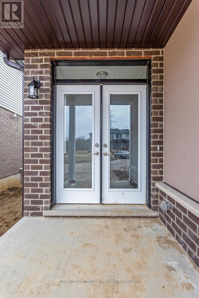 2698 Bobolink Lane, London South, Ontario  N6M 0J9 - Photo 2 - X12741970