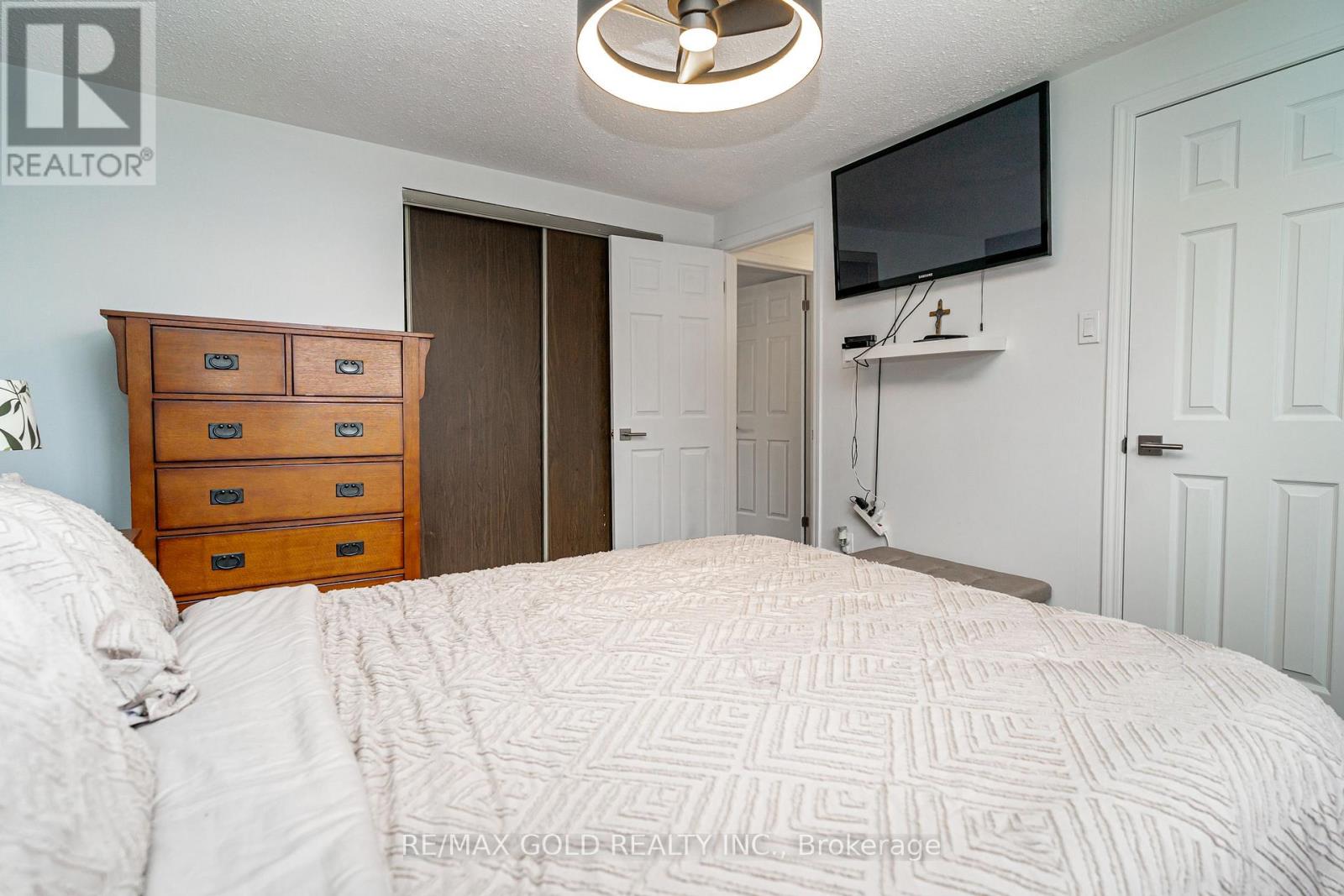 7632 Netherwood Road, Mississauga, Ontario  L4T 2P1 - Photo 25 - W12951430